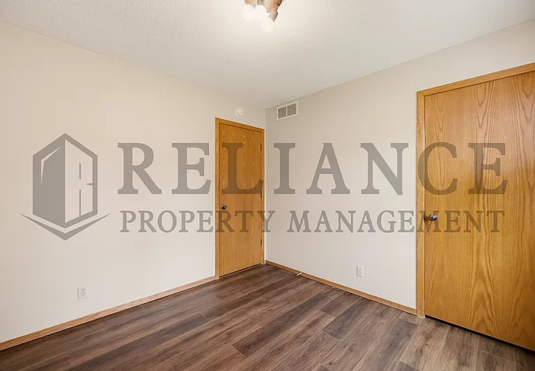 516 N Lakeside Dr — Photo 34