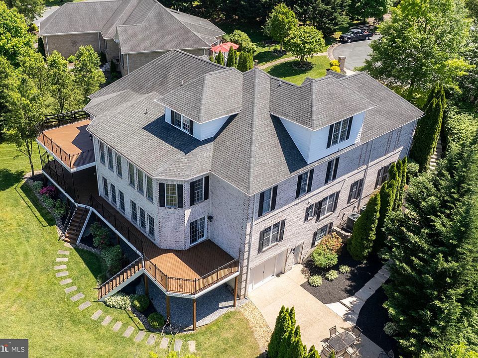 1st image of 115 Winterberry Ct