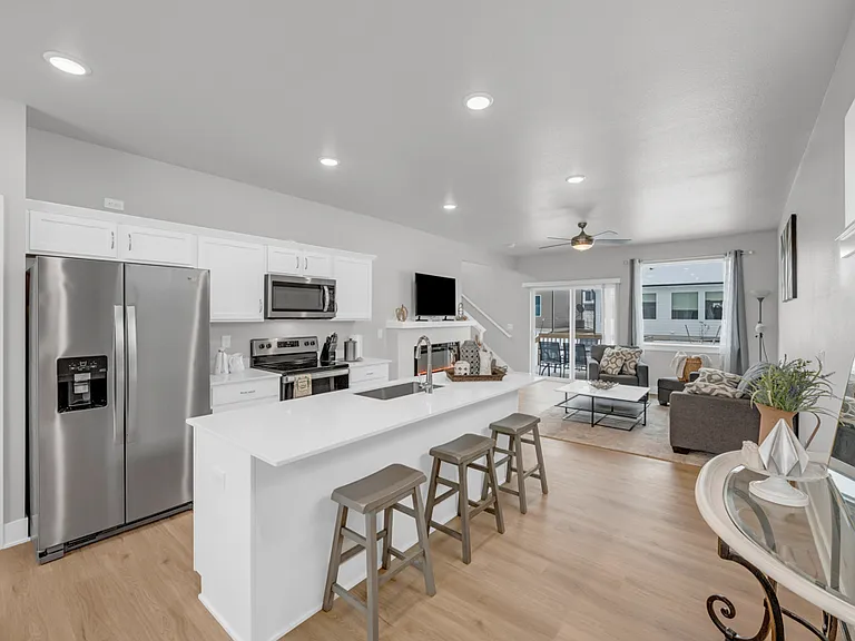 690 SE Drumlin Dr — Photo 6