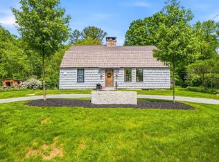 52 Elm St, Upton, MA 01568