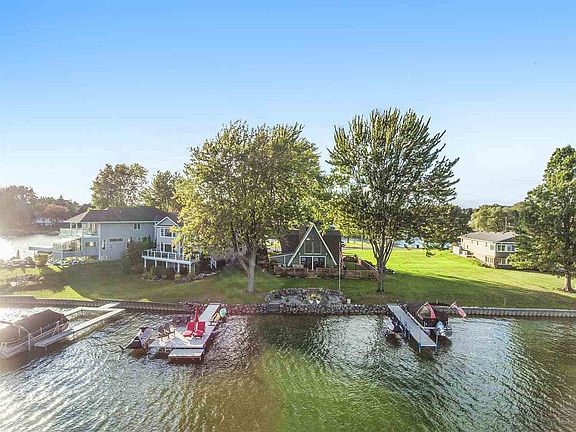 3rd image of 105 Bedford Dr