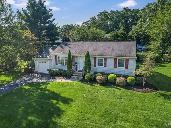 96 Montvale Ave, Montvale, NJ 07645