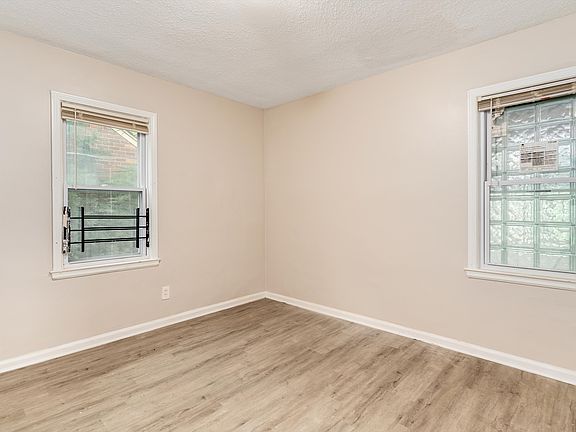 5th image of 16683 Carlisle Dr