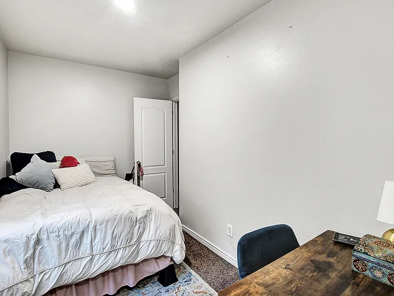 2112 S Dakota Ave — Photo 12