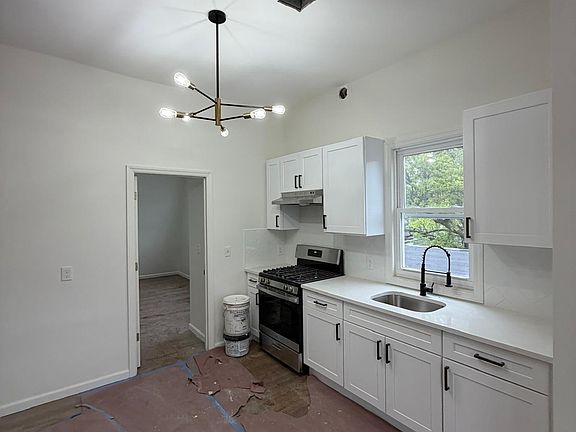 2nd image of 14 Hillyer St #G11