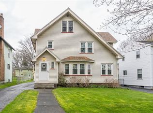 30 Longcroft Rd, Rochester, NY 14609