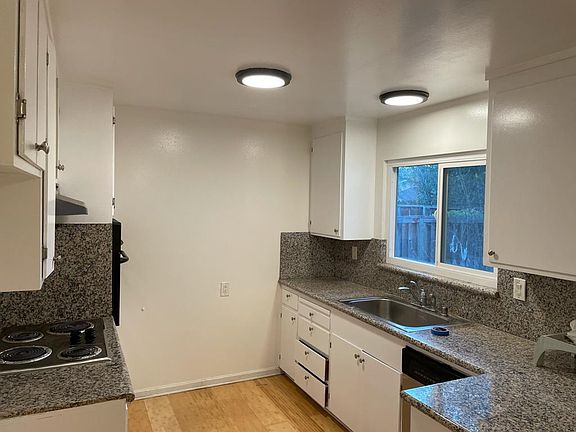 3rd image of 931 Miller Ave