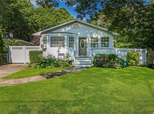 11 Lexington Rd N, Shirley, NY 11967