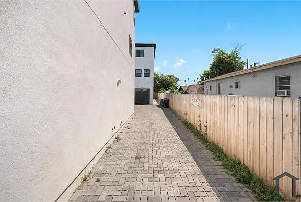 534 W Vernon Ave #1-2 — Photo 4