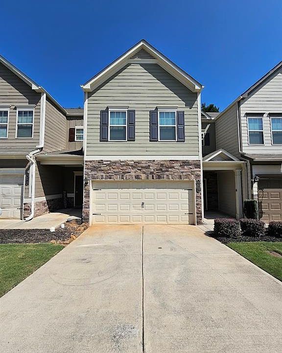 1st image of 435 Crescent Woode Dr