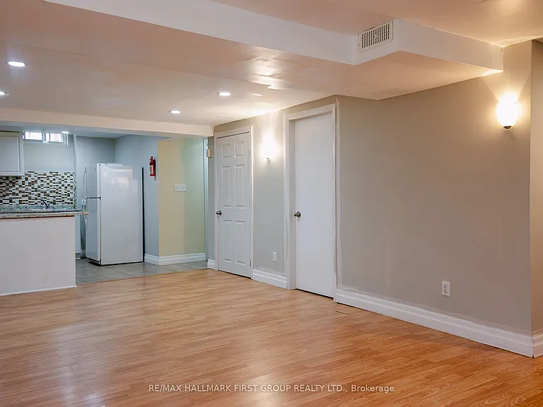 1702 Greenvale Cres — Photo 21