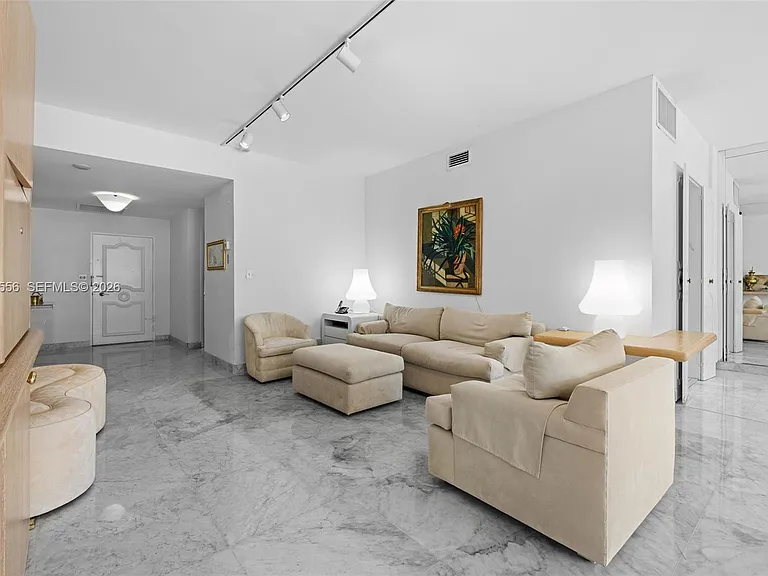 4925 Collins Ave #1A — Photo 5