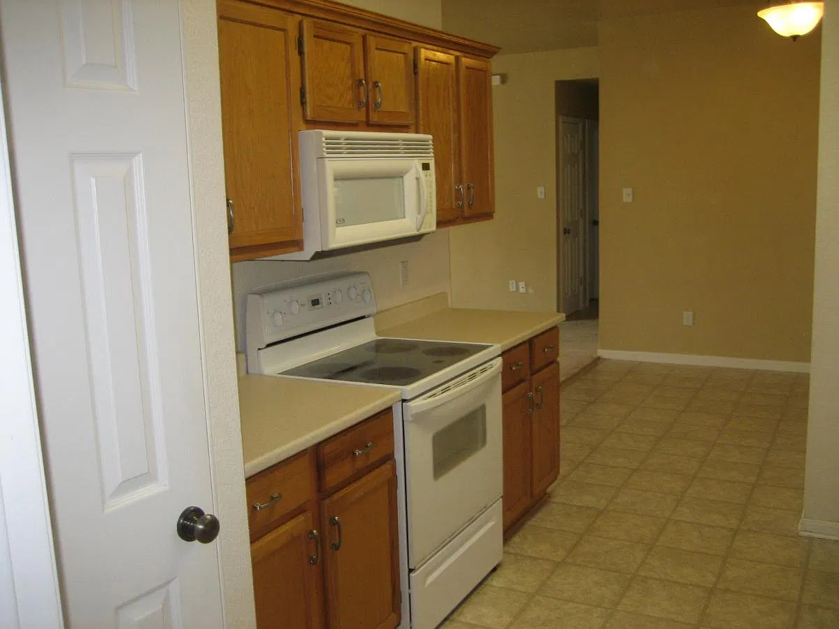 3 bed, 1180 sqft, $1,685 — Photo 4