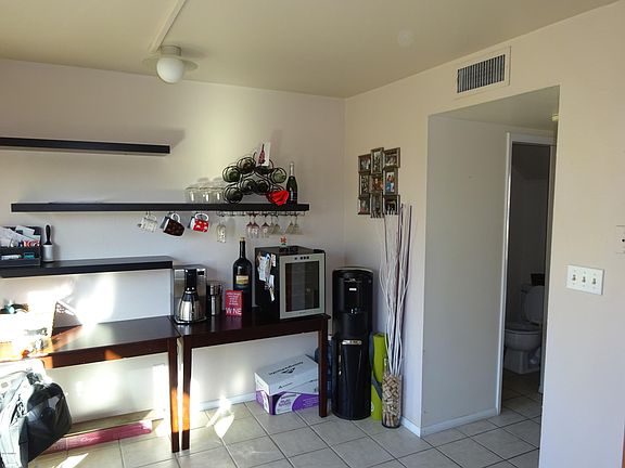 4th image of 1217 E Fremont Dr