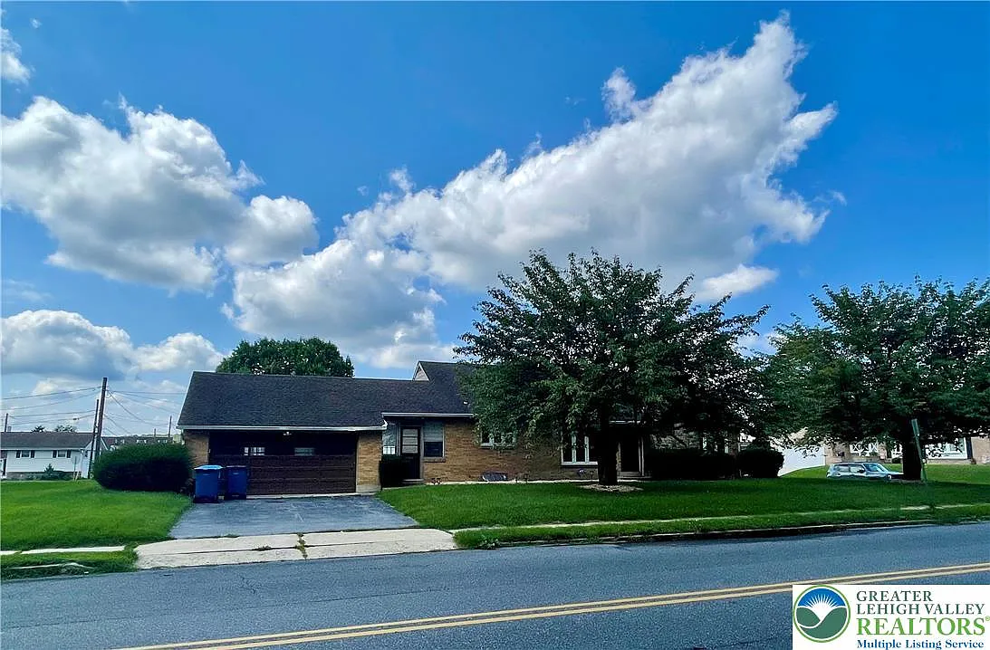 3 bed, 2.0 bath, 1578 sqft, $2,800 — Photo 3