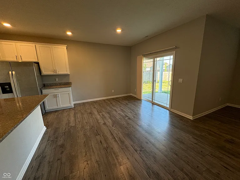 855 Downey Ln — Photo 11