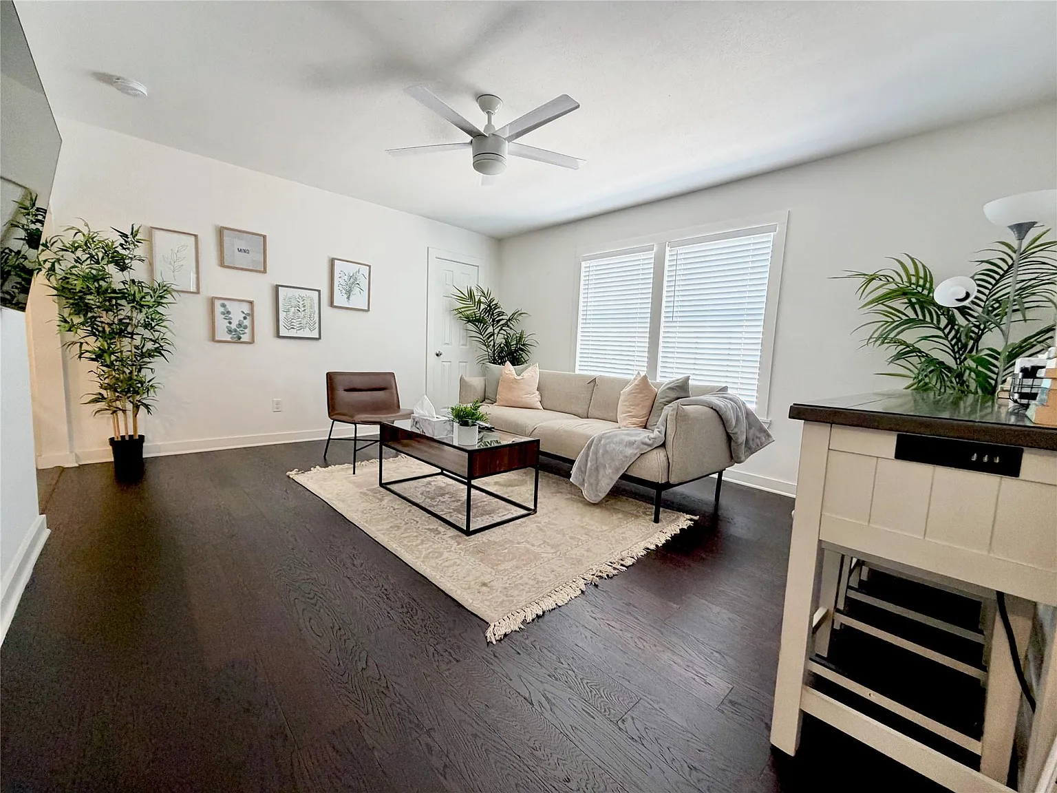 1 bed, 1.0 bath, 900 sqft, $2,350 — Photo 2