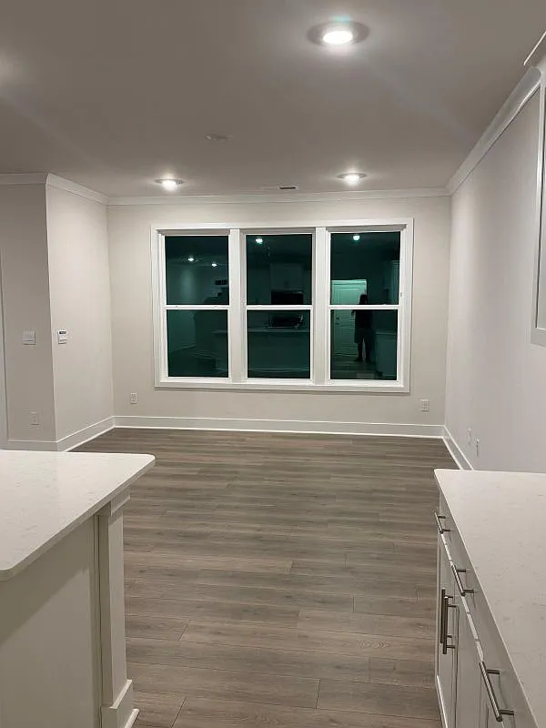 3 bed, 2.5 bath, 1699 sqft, $2,300 — Photo 2