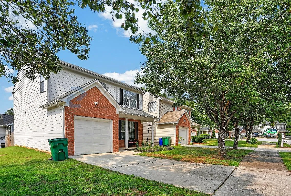3 bed, 2.5 bath, 1696 sqft, $2,125 — Photo 2