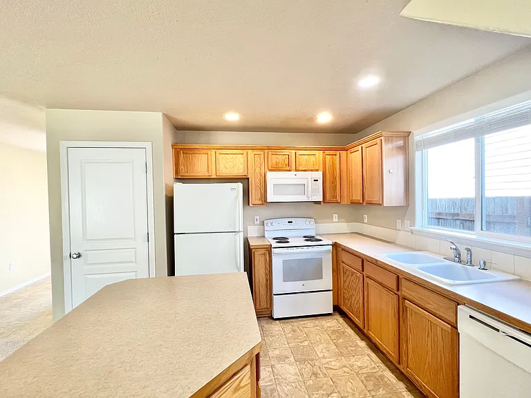 8490 Marigold St — Photo 14