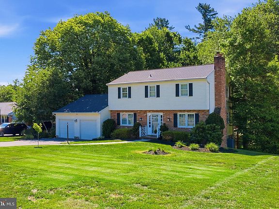3rd image of 10217 Green Clover Dr