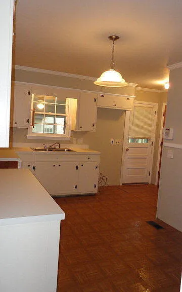 662 Pringle Dr — Photo 3