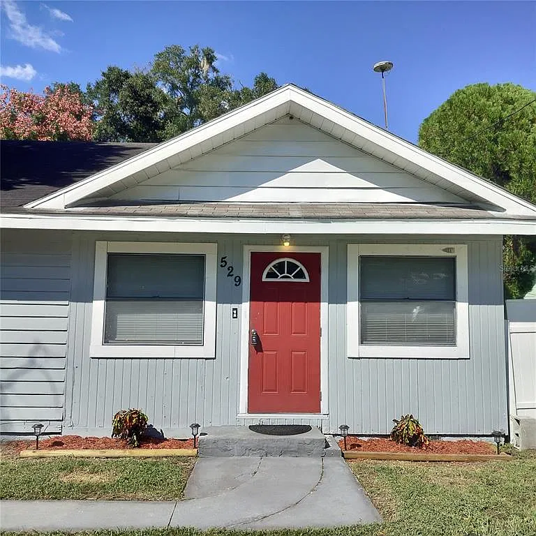 2 bed, 1.0 bath, 842 sqft, $1,299 — Photo 3