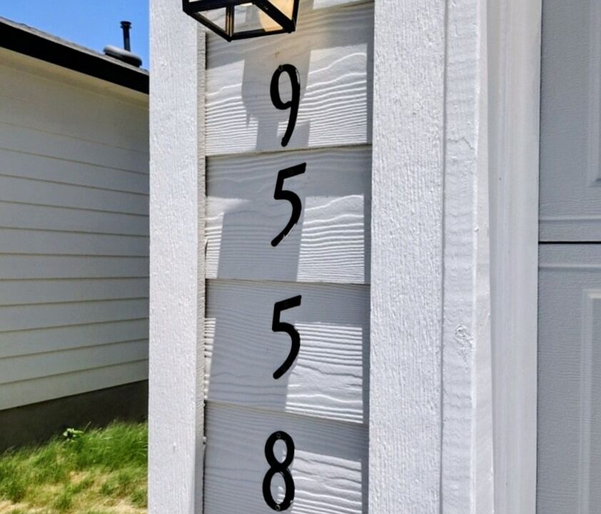 1st image of 9558 Ranch Loop