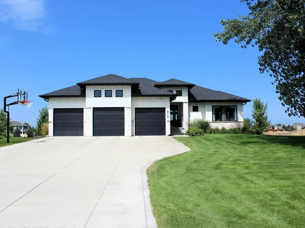 815 Brookside Dr, Jefferson, SD 57038