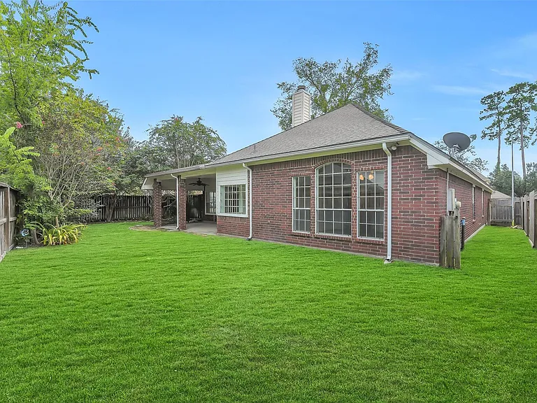 11802 Chateau Trl — Photo 24