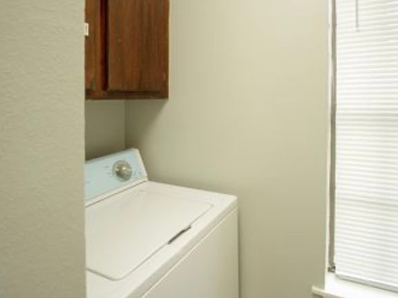 5th image of 1801 Woodsman Dr APT B