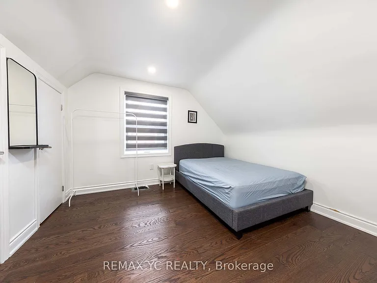 77 Talbot Rd — Photo 23