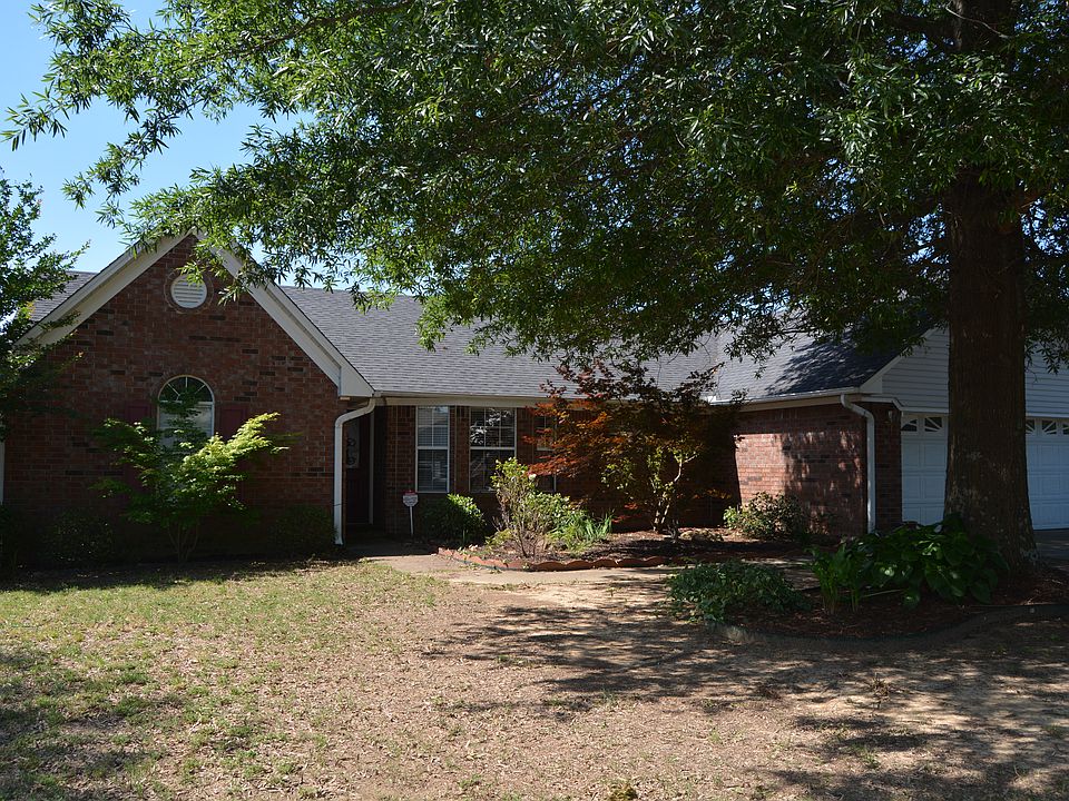 1st image of 2305 Charlestowne Dr