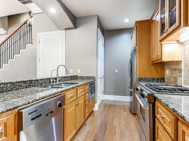 7897 Broadway #702 — Photo 11