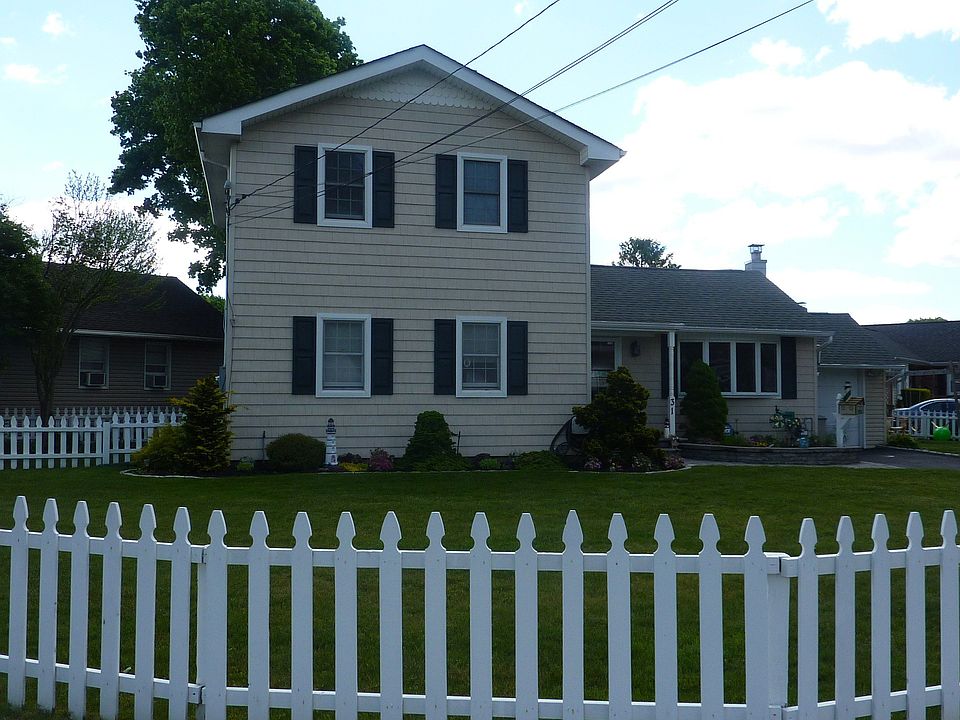 1st image of 31 Beachwood Dr