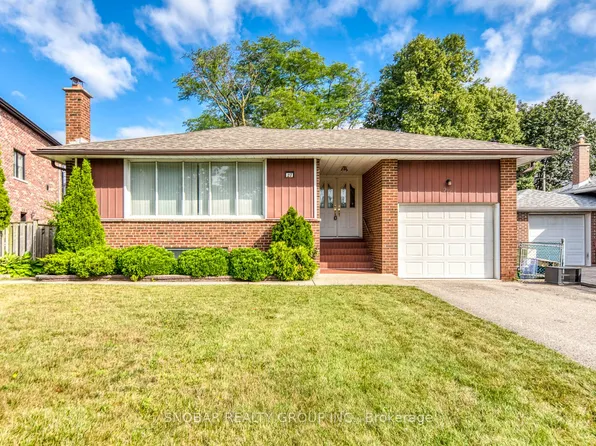 22 Thelmere Pl, Toronto, ON M9R 2B7