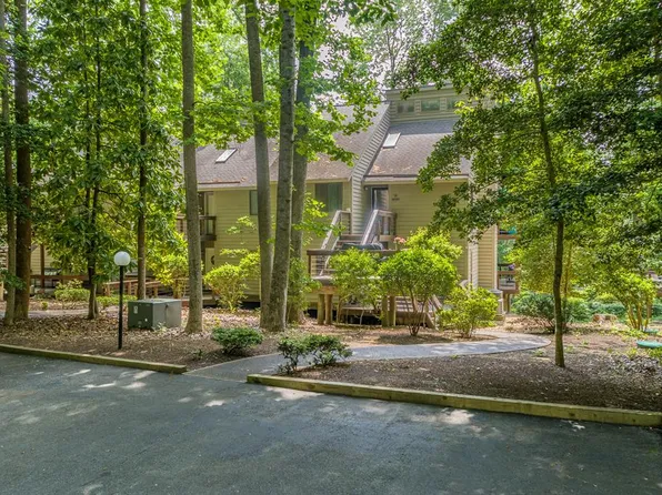 68-4 Villa Ridge Dr, Hartfield, VA 23071