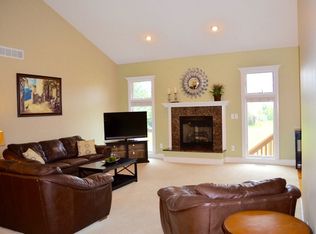 1560 John Paul Ct, Oxford, MI 48371