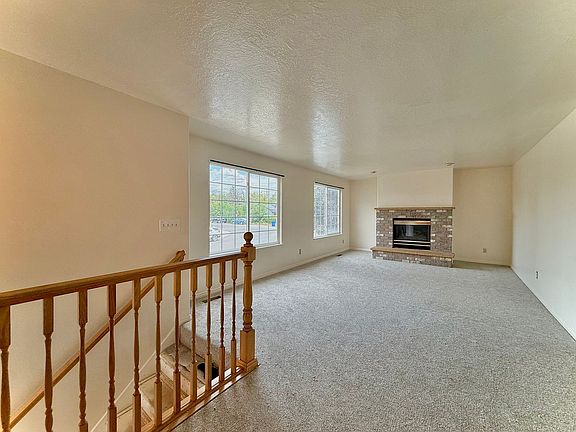 5th image of 1080 E Elgin Ave