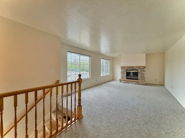 1080 E Elgin Ave — Photo 5