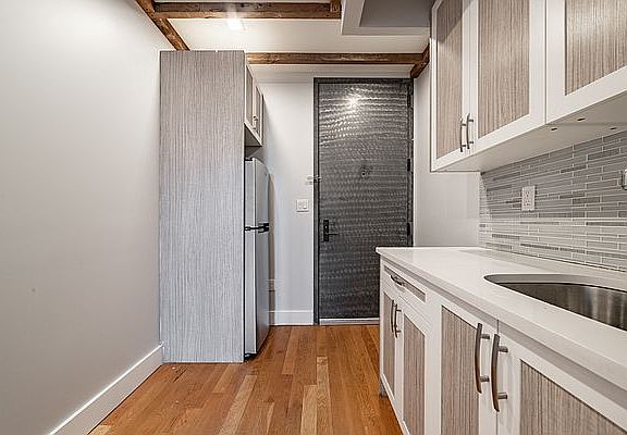 2nd image of 1631 Saint Johns Pl #3L
