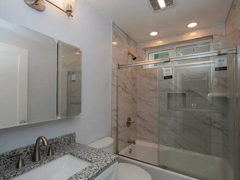 2208 S Harcourt Ave — Photo 12