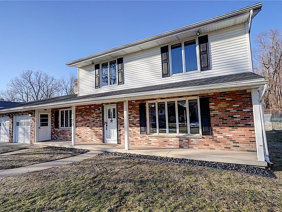 2nd image of 120 Lantern Ln