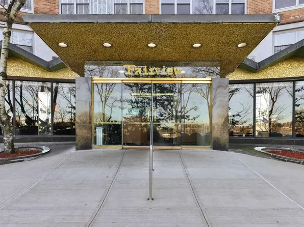 61-20 Grand Central Parkway image 2 of 14