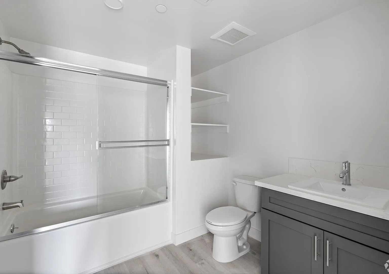 6904 Eton Ave. — Photo 4