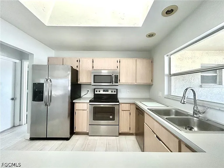 1203 SW 34th St — Photo 8