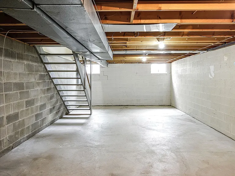 Gold Coast Apartments — Photo 13