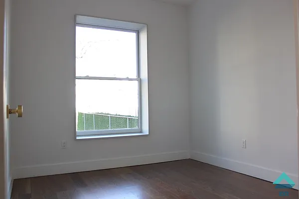 Rented by EXR | media 22