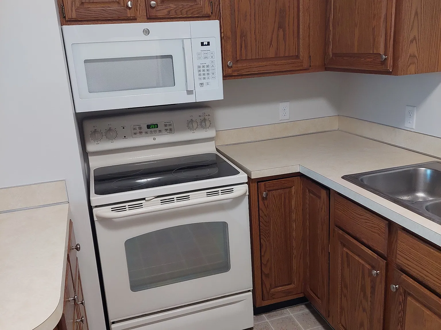 2 bed, 1000 sqft, $1,275 — Photo 3