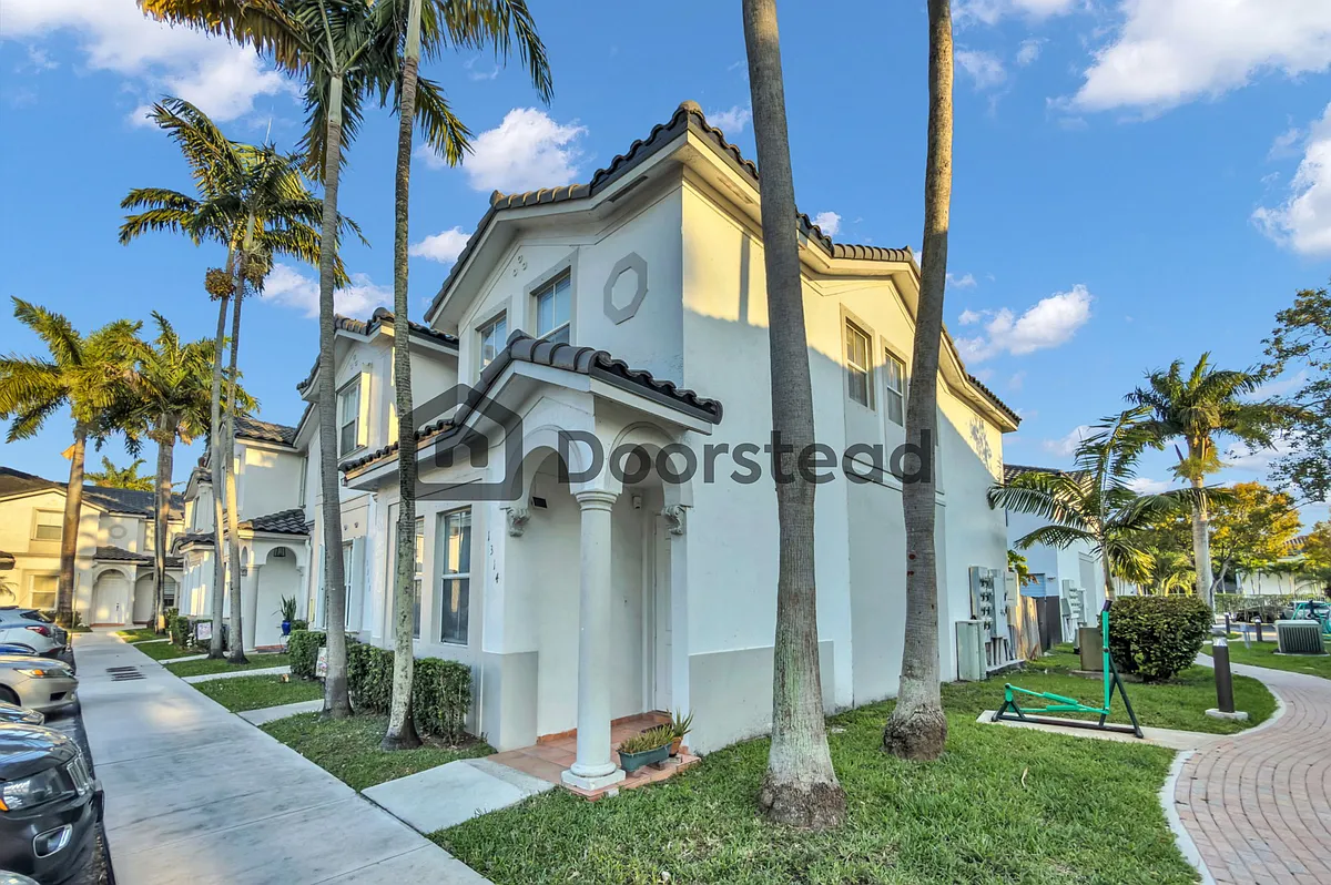 Building Photo - 5610 NW 107th Ave #1314